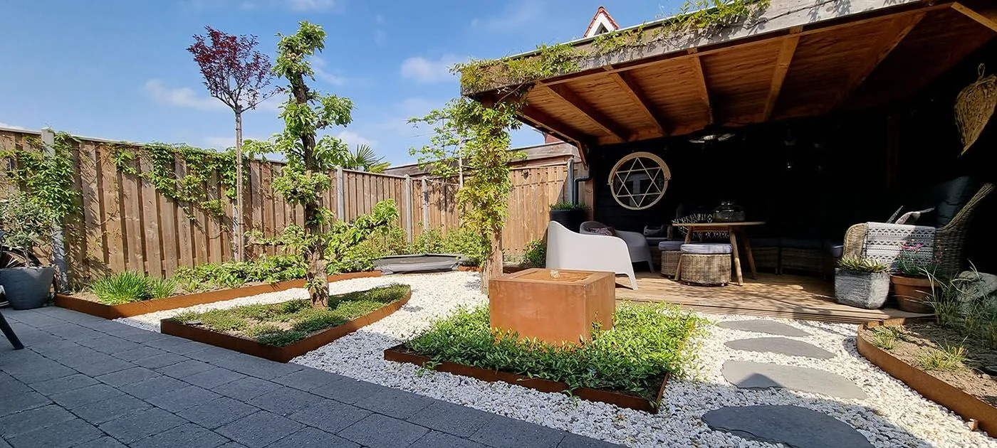 Поставяне на бордюр от кортенова стомана в градината: пълен план за действие